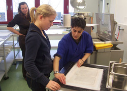 Einweisung an der Anfaserungsmaschine