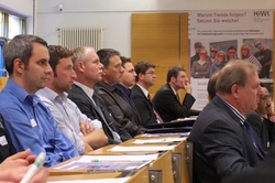 G&auml;ste und Mitarbeiter nutzten die Chance einander kennen zu lernen