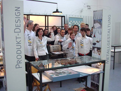 Rund 30 Studierende und acht Professoren und Dozenten von der HAWK-Fakult&auml;t Gestaltung haben si