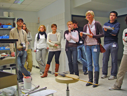 Angehende Produkt-Designer der HAWK bei Otto Bock in Duderstadt zum Briefing