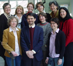 Vertreterinnen des Studiengangs Physiotherapie, Ergotherapie und Logop&auml;die begr&uuml;&szlig;en 