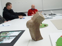 Die Jury tagt - alle Entw&uuml;rfe vor Augen