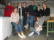 Die Master-Studierenden wurden von der Gemeinde mit  Strickwaren belohnt. 