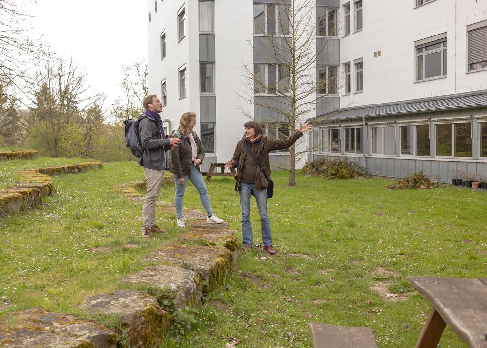 Die Studierenden wünschen sich für die Zukunft eine Fassade, die genauso grün erstrahlt wie die Grünflächen um sie herum.